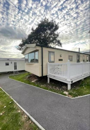 Cosy Coastal Escape in Devon cliffs holiday park
